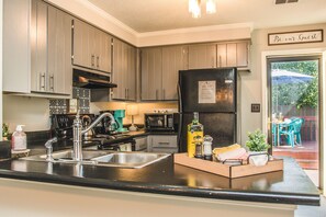 Fridge, microwave, oven, stovetop - SouthTownes * Westgate Area Townhouse (Spartanburg)