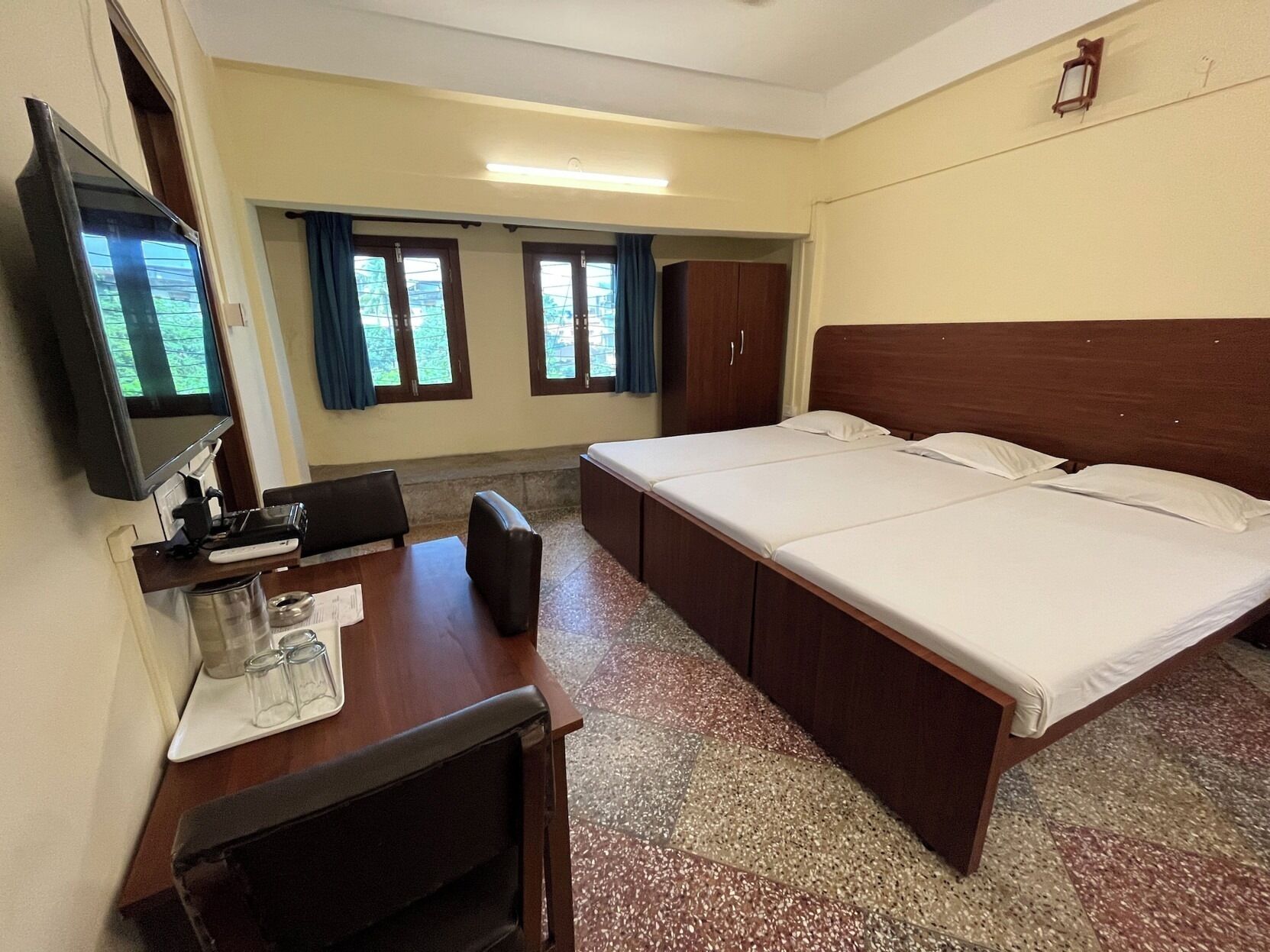 Free WiFi, bed sheets