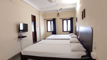 Standard Quadruple Room | Free WiFi, bed sheets