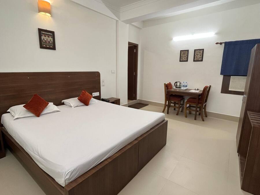 Deluxe-Zimmer, 1 Queen-Bett | Kostenloses WLAN, Bettwäsche