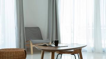 Signature Suite, 1 King Bed | Premium bedding, pillowtop beds, free WiFi, bed sheets