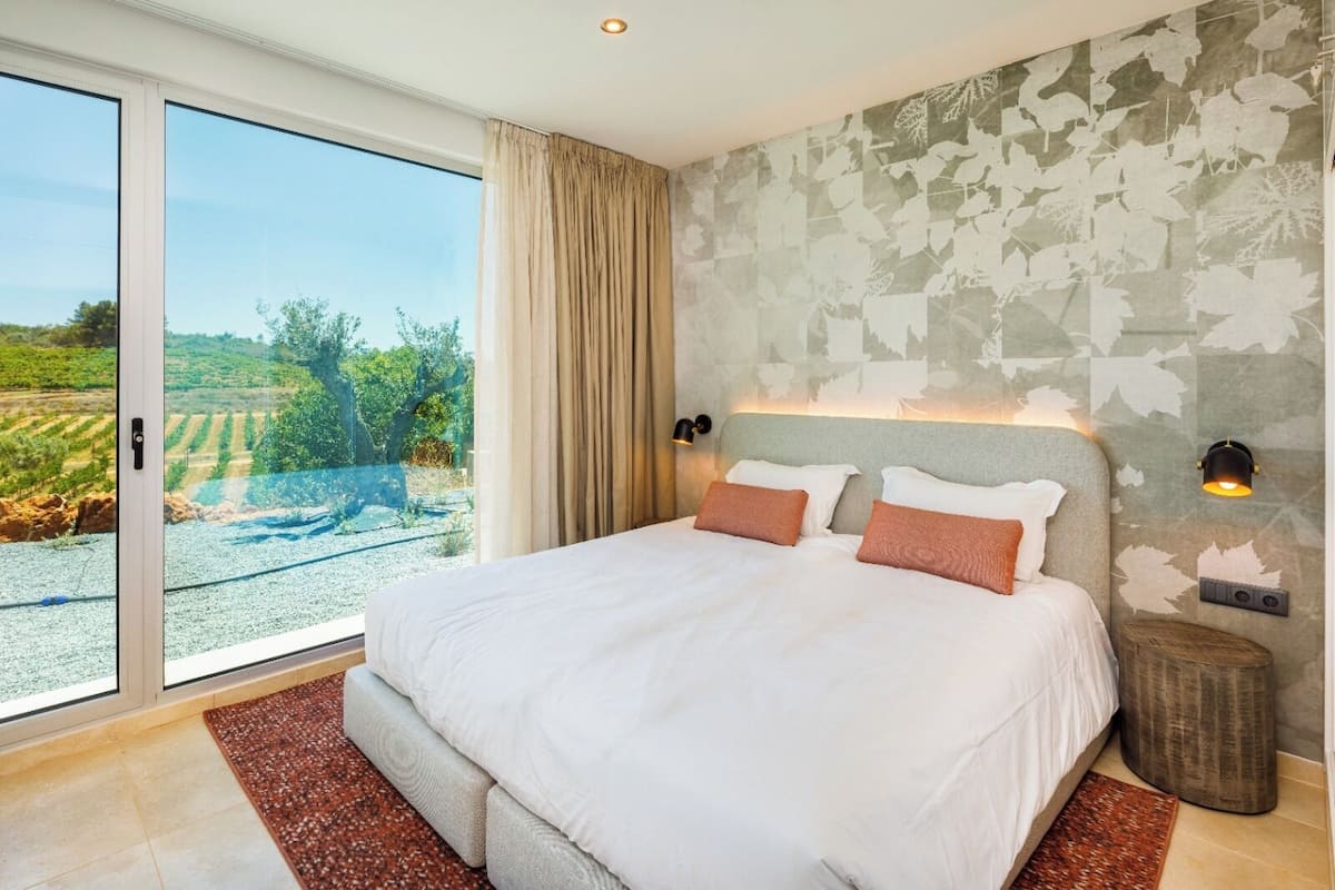Apartment, 1 Bedroom | 2 bedrooms, blackout drapes, free WiFi, bed sheets