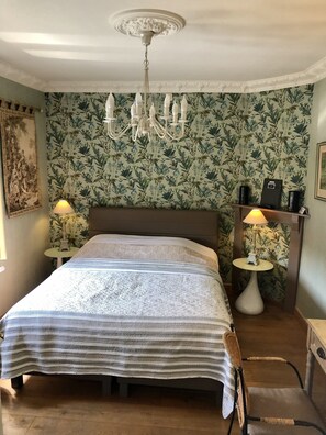 3 chambres, bureau, Wi-Fi gratuit, draps fournis