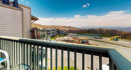 Gemütliche familienfreundliche Wohnung mit Blick auf die Berge, Whirlpool und Innenpool.