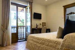 Chambre Double Confort | Minibar, coffres-forts dans les chambres, bureau