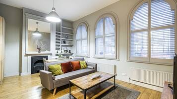 Apartment, 2 Bedrooms (Sleeps 6) | Living area | 32-inch flat-screen TV with satellite channels, TV