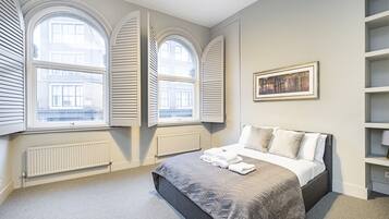 Apartment, 2 Bedrooms (Sleeps 6) | 2 bedrooms, individually decorated, individually furnished