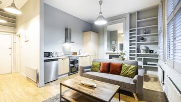 Apartemen, 2 kamar tidur (Sleeps 6) | Area keluarga | Televisi layar datar 32-inci dengan saluran TV satelit dan TV