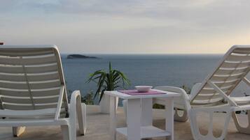 Beach nearby, beach towels