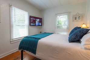 2 bedrooms, desk, iron/ironing board, free WiFi