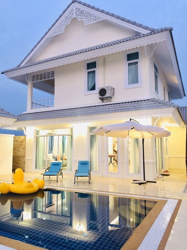 Outdoor pool - Nahm Luxury Nice Breeze Pool Villa Hua Hin & Chaam (Tambon Cha-am)