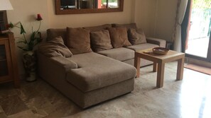 Apartment, Multiple Beds | Living room