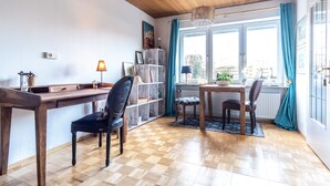 Traditional Townhome (incl. cleaning fee) | Living area | Smart TV, Netflix, streaming services - Gemütliches Haus mit Garten und Balkon (Nuremberg)