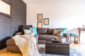 Maison en rangée traditionnelle (incl. cleaning fee) | Aire de séjour | Téléviseur connecté, Netflix, services de diffusion en continu