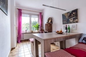 Maison en rangée traditionnelle (incl. cleaning fee) | Cuisine privée | Réfrigérateur, un four, surface de cuisson, bouilloire électrique