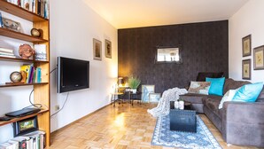 Traditional Townhome (incl. cleaning fee) | Living area | Smart TV, Netflix, streaming services - Gemütliches Haus mit Garten und Balkon (Nuremberg)