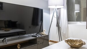 Apartment, 2 Bedrooms, Ground Floor (sleeps 6) | Television - Laystall Apartment (London)