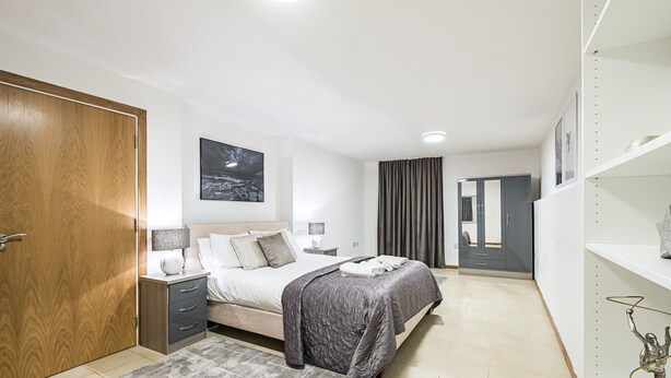 Apartment, 2 Bedrooms, Ground Floor (sleeps 6) | 2 bedrooms, iron/ironing board, WiFi (free), individually decorated - Laystall Apartment (London)