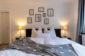 Appartement Design (incl. cleaning fee) | Espace de travail pour ordinateur portable, fer et planche à repasser