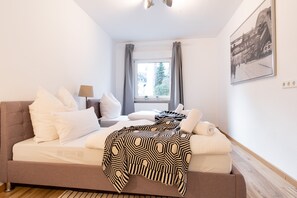 Business-Apartment (incl. cleaning fee) | Laptopgeeigneter Arbeitsplatz, Bügeleisen/Bügelbrett, kostenloses WLAN
