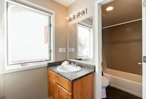 Condo, 3 habitaciones | Baño | Toallas