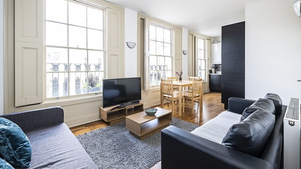 Huoneisto, 2 makuuhuonetta (Sleeps 6) | Oleskelualue | 32–tuumainen taulutelevisio, jossa satelliittikanavat