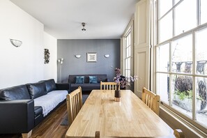 Room - Royal College Apartments (London)