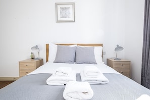 Apartment, 2 Bedrooms (Sleeps 6) | 2 bedrooms, individually decorated, individually furnished - Royal College Apartments (London)