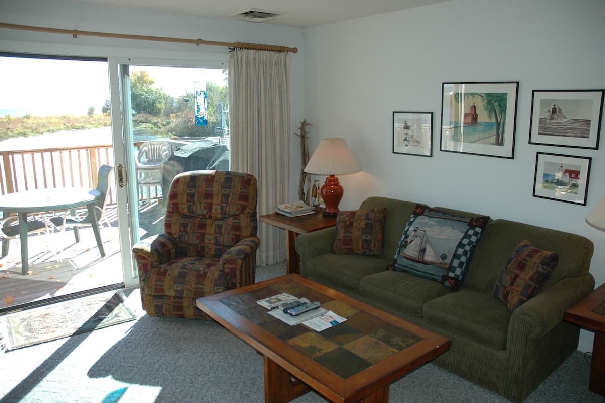 Condo 810 by Winfield Inn | Living room | 38-inch flat-screen TV with digital channels, TV