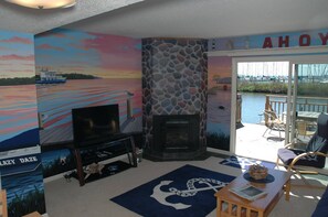 Living room - Port Superior Condo (Bayfield)