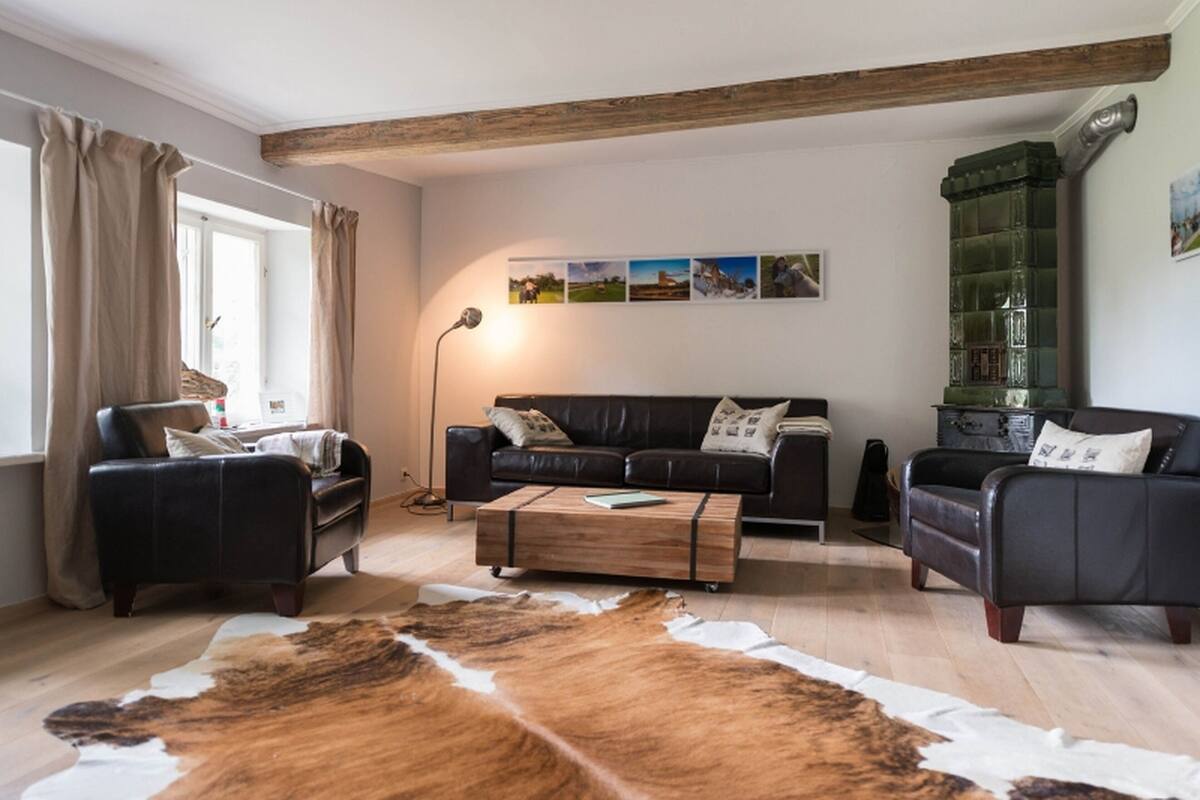 Apartamento superior, 1 quarto (Detlev von Liliencron) | Área de estar | TV de tela plana 32 polegadas com canais via satélite, TV
