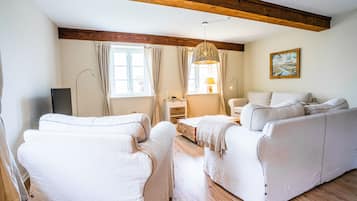 Deluxe Apartment, 2 Bedrooms (Theodor Storm) | Living area | 32-inch flat-screen TV with satellite channels, TV