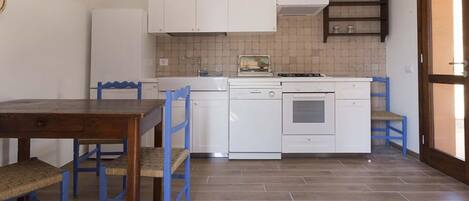 Apartment, 1 Bedroom | Private kitchen | Full-size fridge, microwave, oven, stovetop