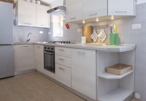 Villa, 3 Schlafzimmer | Eigene Küche | Großer Kühlschrank, Herdplatte, Kochgeschirr/Geschirr/Besteck