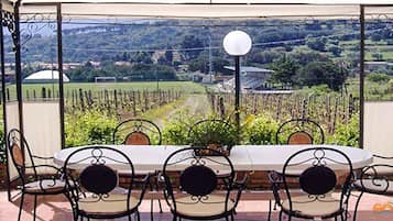 Villa, 5 Bedrooms | Terrace/patio