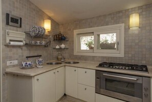 Villa, 4 Schlafzimmer | Eigene Küche | Großer Kühlschrank, Ofen, Herdplatte, Kochgeschirr/Geschirr/Besteck
