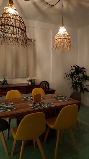 تناول الط عام