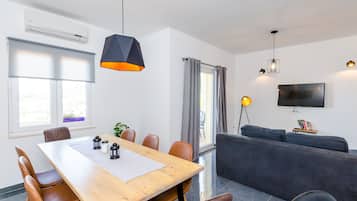 Departamento (2 Bedroom Apt with Balcony n Sea View) | Comedor