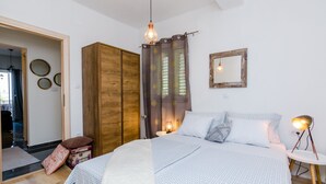 Apartment (2 Bedroom Apt with Balcony n Sea View)