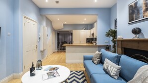 Living room - Penryn Apartment (London)