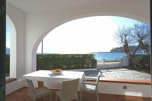 Villa, 4 Schlafzimmer, Terrasse, Meerblick | Terrasse/Patio