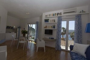 Leilighet, 1 soverom, balkong, sjøutsikt | Spiseområde på rommet