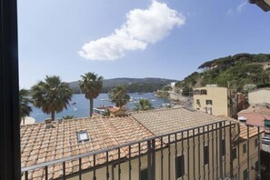 Leilighet, 1 soverom, balkong, sjøutsikt | Utsikt mot strand/hav