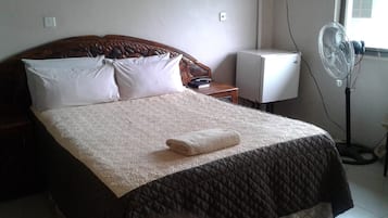 Executive Double Room | Minibar, desk, laptop workspace, iron/ironing board