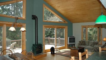 Comfort Cabin | Living area | 38-inch LCD TV with satellite channels, TV