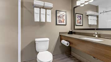 Suite, 2 Queen Beds, Non Smoking, Refrigerator & Microwave (with Sofabed) | Bathroom