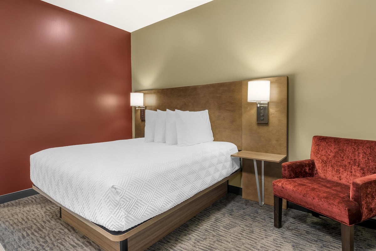 Standard Room, 2 Queen Beds, Non Smoking, Refrigerator & Microwave | Desk, laptop workspace, iron/ironing board, WiFi (free)