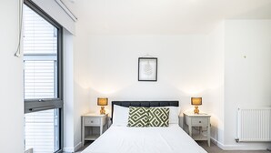 公寓 (First Floor) | 2 多间卧室、熨斗/熨衣板、免费 WiFi、特色装修
