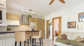 Appartement, 1 slaapkamer | Woonruimte | Een flatscreentelevisie