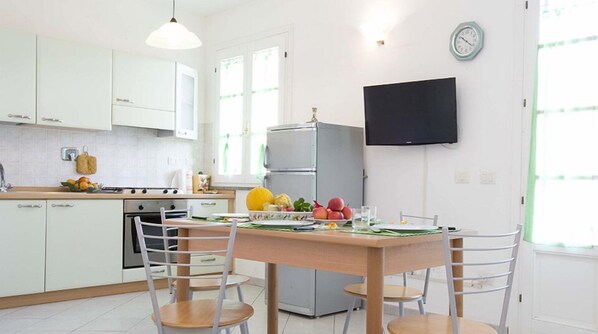 In-room dining - Appartamenti Le Ballerine (Porto Azzurro)